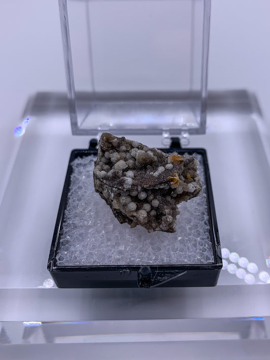 Wulfenite and Quartz